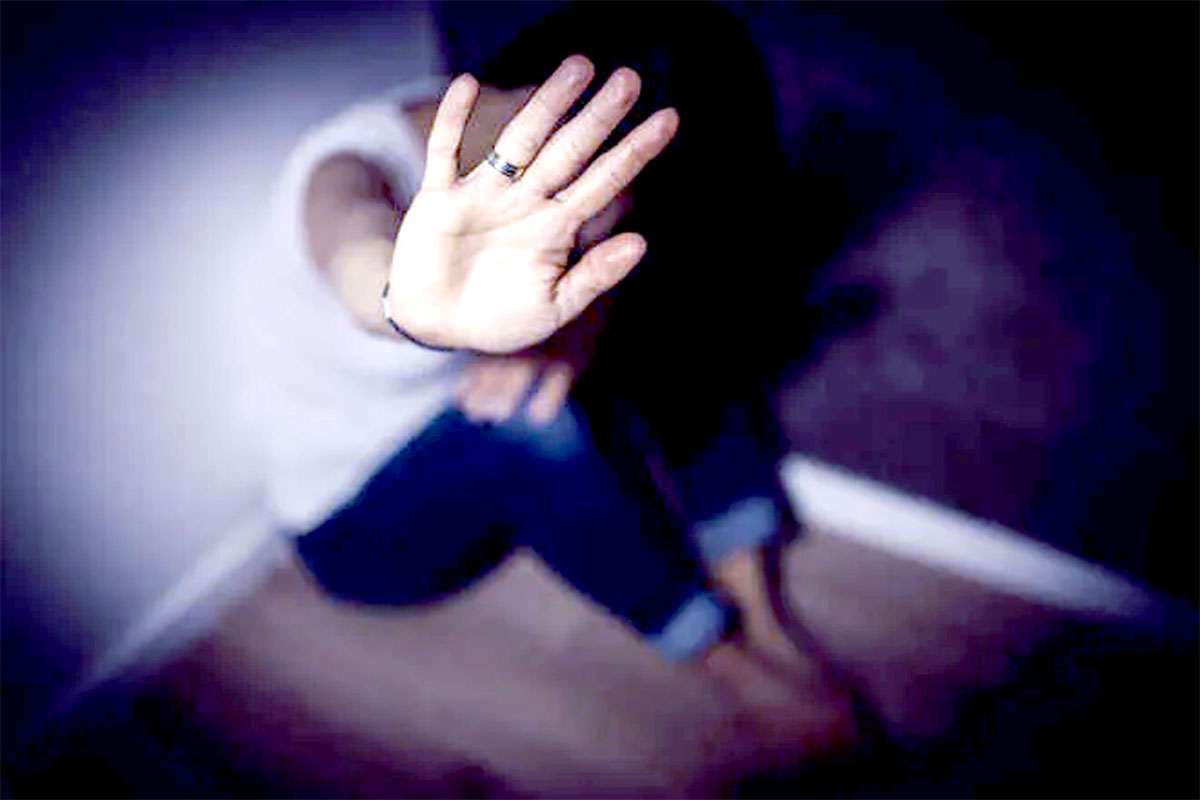 Nurse abused and beaten by ambulance driver, accused absconding.